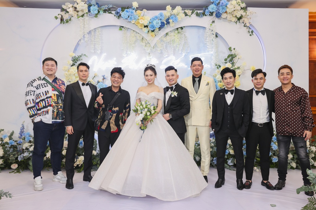 Quang Hà và Việt Anh bất ngờ làm phù rể đám cưới - 1 Quang Hà và Việt Anh bất ngờ làm phù rể đám cưới - 1