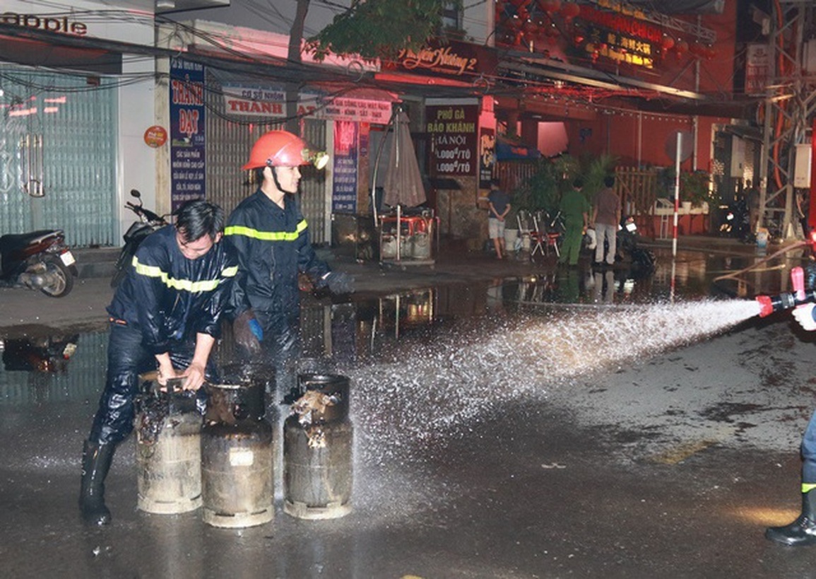 Liên tiếp cháy nổ tại Hà Nội: Cảnh sát khuyến cáo những việc cần làm ngay - 3 Liên tiếp cháy nổ tại Hà Nội: Cảnh sát khuyến cáo những việc cần làm ngay - 3