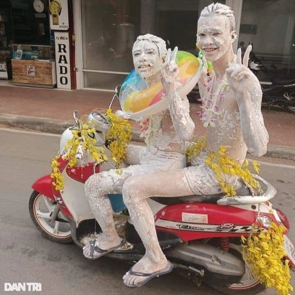 Những điều thú vị trong lễ hội té nước ở Lào - 3 Những điều thú vị trong lễ hội té nước ở Lào - 3