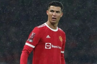 Phản ứng của C.Ronaldo sau khi đá hỏng phạt đền khiến Man Utd bị loại