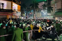 Khởi tố vụ cô gái quỳ gối gào khóc van xin thảm thiết ở shop thời trang