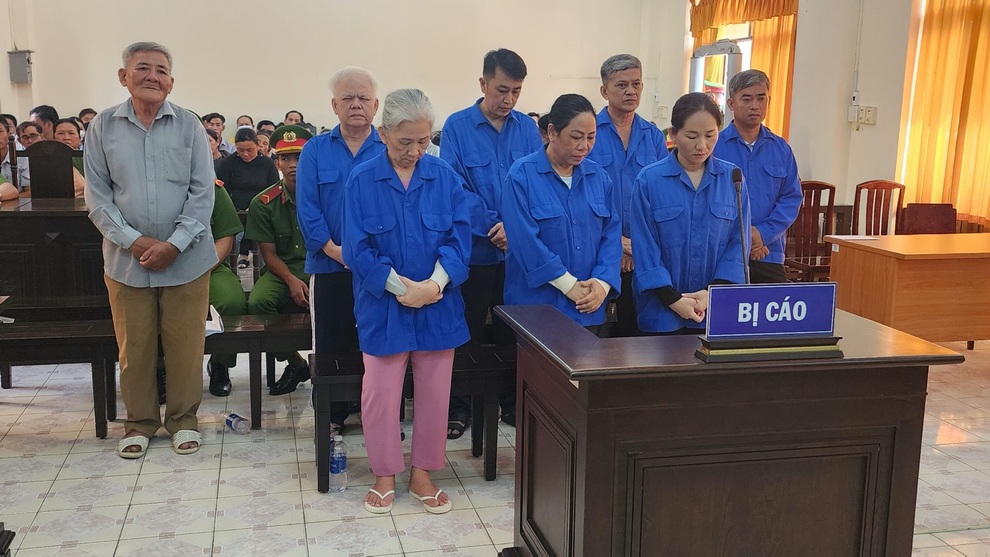 Tuyên án nhóm bác sĩ làm khống hơn 1.000 hồ sơ khám sức khỏe ở Kiên Giang - 2 Tuyên án nhóm bác sĩ làm khống hơn 1.000 hồ sơ khám sức khỏe ở Kiên Giang - 2