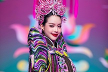 Vừa về nước, Hoa hậu Thanh Thủy rạng rỡ diễn vedette