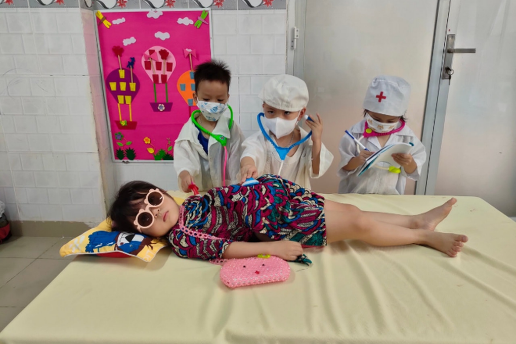 Sốt cộng đồng mạng hình ảnh các bé mầm non nhập vai bác sĩ, thẩm phán - 11 Sốt cộng đồng mạng hình ảnh các bé mầm non nhập vai bác sĩ, thẩm phán - 11