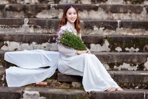 Nét đẹp nữ sinh Huế trong tà áo dài dịp Quốc tế Phụ nữ