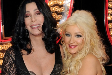 Christina Aguilera quyến rũ; Cher trẻ đẹp ngỡ ngàng