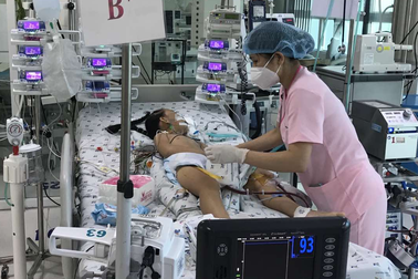 Đã khỏi Covid-19 nhiều tuần, bé gái 7 tuổi vẫn bị viêm cơ tim nguy kịch