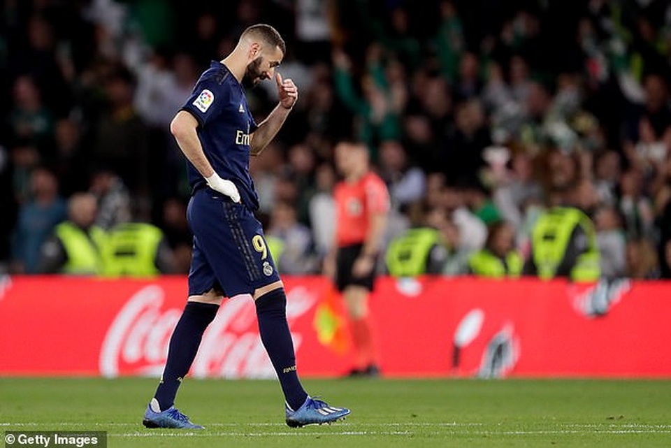 Thua sốc Betis, Real Madrid mất ngôi đầu bảng vào tay Barcelona - 13 Thua sốc Betis, Real Madrid mất ngôi đầu bảng vào tay Barcelona - 13