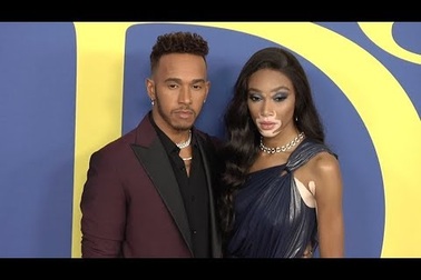 Winnie Harlow dự sự kiện cùng Lewis Hamilton