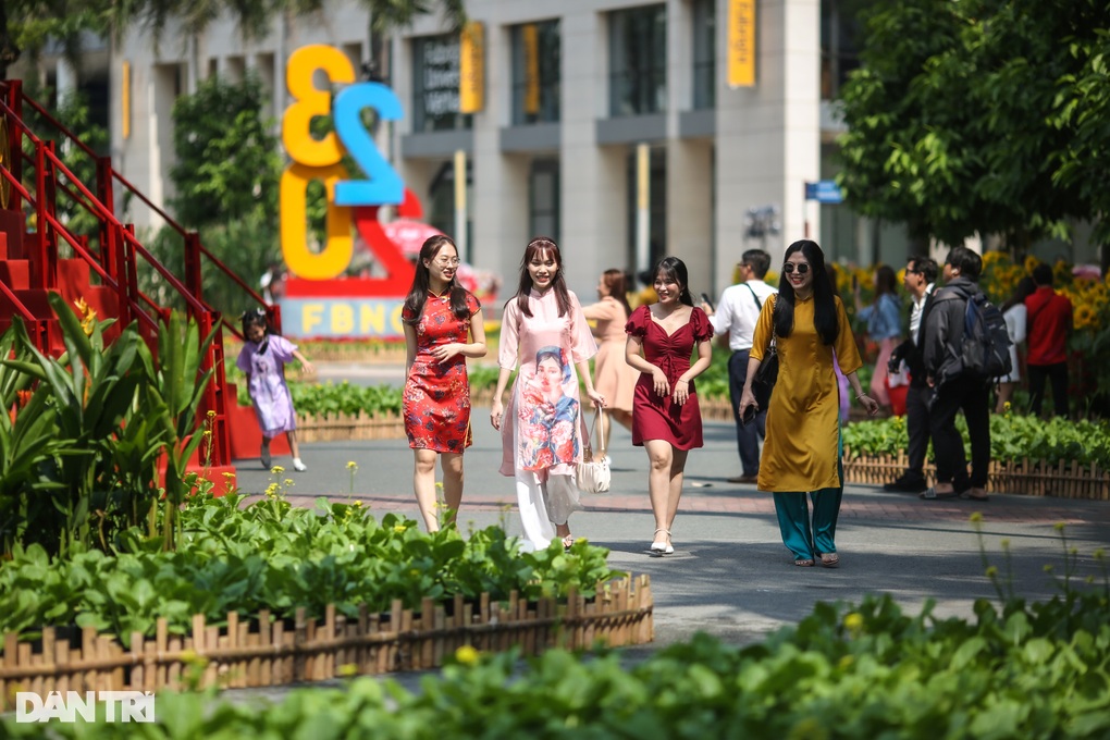 Không gian sống đắt giá bên những cung đường hoa ngày Tết - 7 Không gian sống đắt giá bên những cung đường hoa ngày Tết - 7