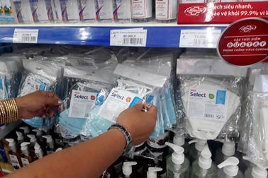 Giá khẩu trang trên "chợ mạng" tăng chóng mặt, siêu thị xuất kho "hạ nhiệt"