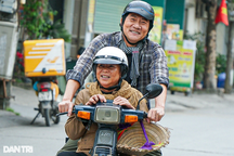 Hoàng Hải chở NSƯT Thanh Quý trên xe máy cà tàng, ngủ cạnh bãi rác