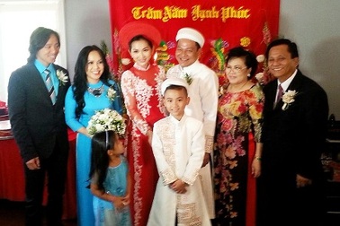 Lễ cưới ấm cúng ở Mỹ của diễn viên Kim Hiền