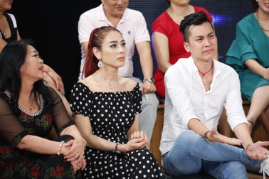 Nữ ca sĩ chuyển giới bị chê “cư xử không giống người nổi tiếng”vì lên án chồng