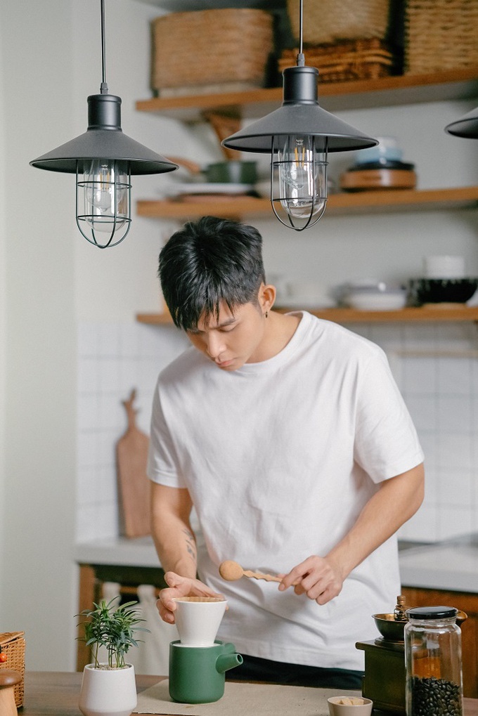 Hé lộ không gian sống của Jun Phạm giữa Sài Gòn - Ảnh 1. Hé lộ không gian sống của Jun Phạm giữa Sài Gòn - Ảnh 1.