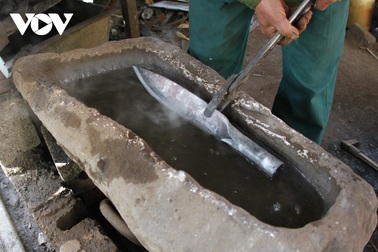 Làng rèn quanh năm đỏ lửa ở Pác Rằng, Cao Bằng