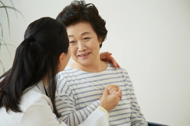 Khoản nợ 100 triệu đồng chữa bệnh cho mẹ và bài học tôi nhận được từ vợ
