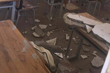 Hà Nội: Vữa trần rơi trúng hai học sinh tại lớp