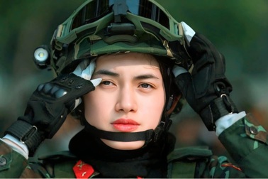 Nữ hạ sĩ xinh đẹp gây sốt khi diễu binh: Cao 1,7m, từng vào top 15 hoa hậu