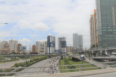 Cuộc đua bất động sản Đông - Tây: Hai cực nóng của Sài Gòn