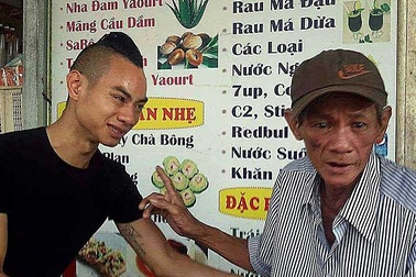 Anh em ruột làm con nuôi ở Pháp về Việt Nam tìm mẹ