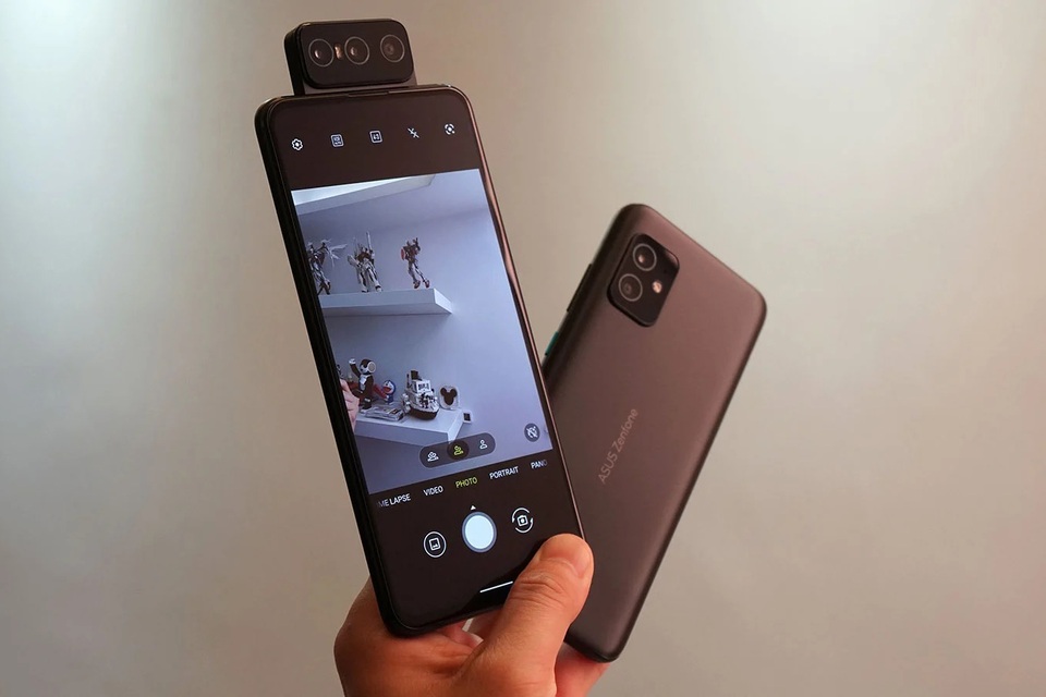 Cận cảnh bộ đôi Zenfone 8 và Zenfone 8 Flip vừa ra mắt - 1 Cận cảnh bộ đôi Zenfone 8 và Zenfone 8 Flip vừa ra mắt - 1