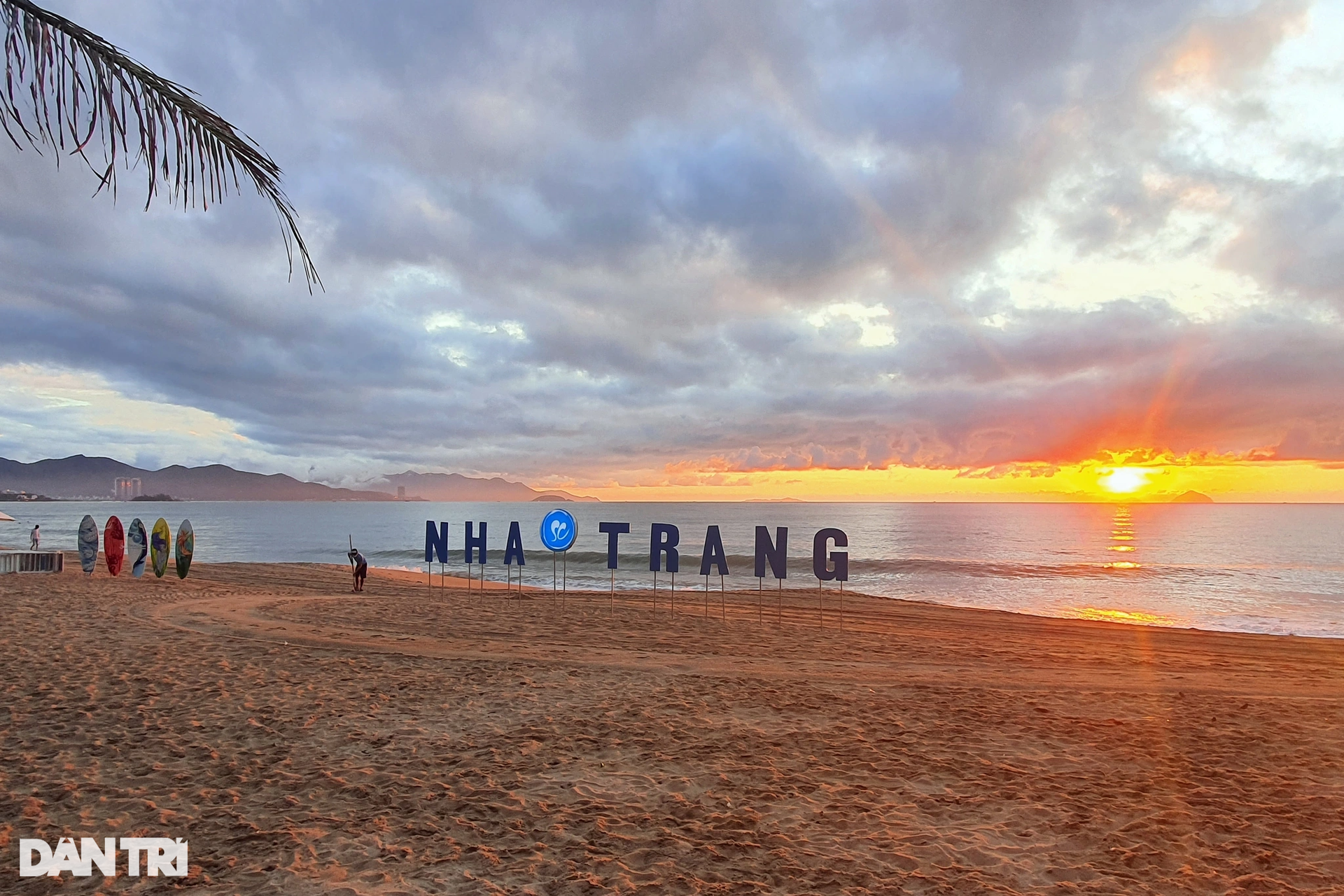 Khoảnh khắc ngắm bình minh tuyệt đẹp ở biển Nha Trang - 12