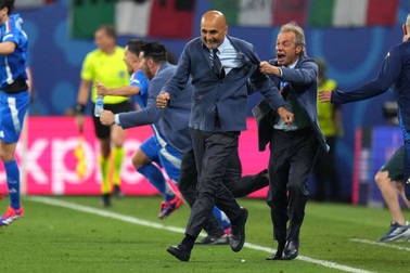 HLV Luciano Spalletti ca ngợi cầu thủ Italy, sẵn sàng đối đầu Thụy Sĩ