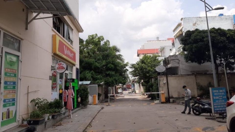 Truy tìm kẻ đâm trọng thương 3 bảo vệ chung cư - 1 Truy tìm kẻ đâm trọng thương 3 bảo vệ chung cư - 1