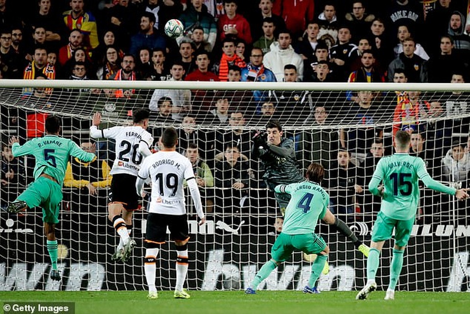 Hòa may mắn Valencia, Real Madrid lỡ cơ hội soán ngôi Barcelona - 6 Hòa may mắn Valencia, Real Madrid lỡ cơ hội soán ngôi Barcelona - 6