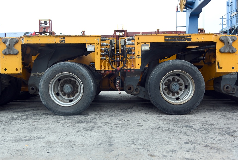 Đoàn xe siêu trường chở tàu đường sắt Nhổn - ga Hà Nội từ Đình Vũ về Hà Nội - 5