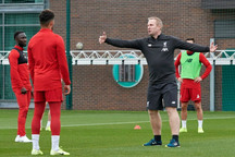 HLV ném biên giỏi nhất thế giới phản đối ý tưởng đá biên của FIFA