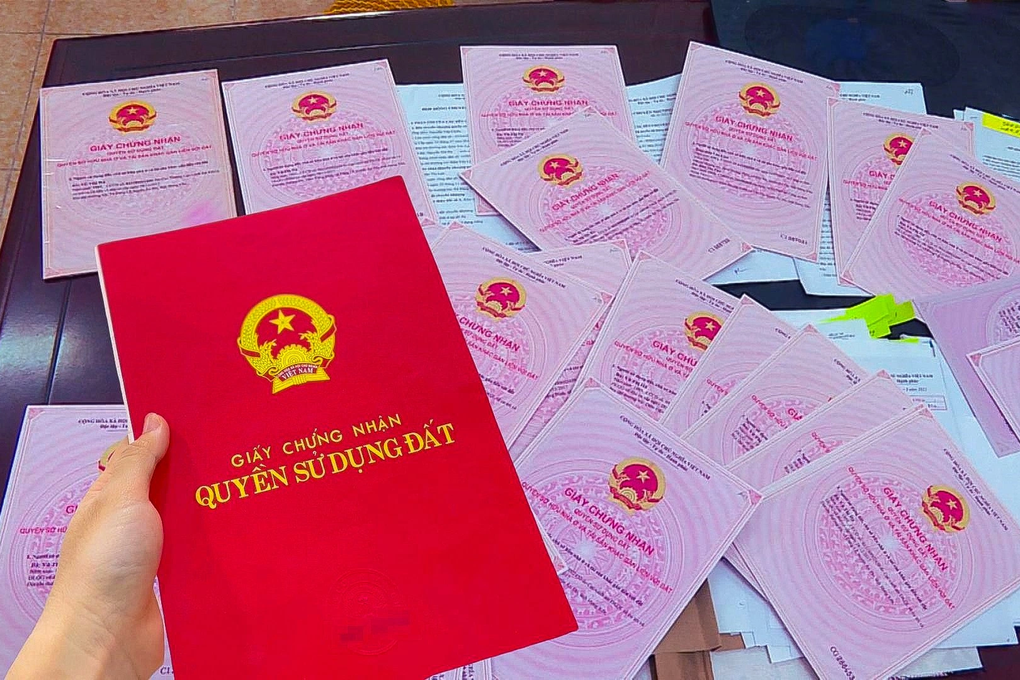 Hà Nội quy định tối đa 20 ngày phải cấp sổ đỏ cho người dân - 1
