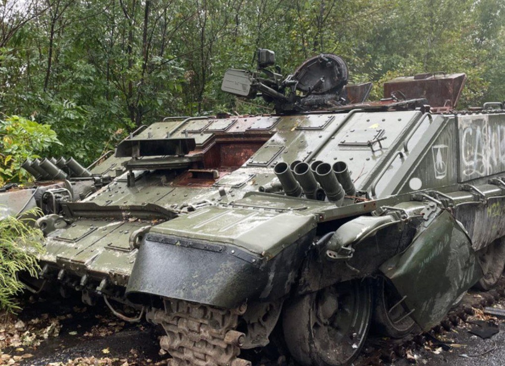 Xe bọc thép phun lửa của Nga bị thu giữ tại Ukraine - 1 Xe bọc thép phun lửa của Nga bị thu giữ tại Ukraine - 1
