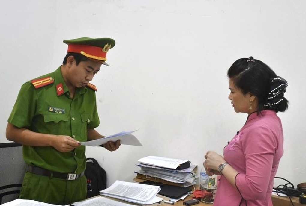 Khởi tố bảo mẫu ném cháu bé 14 tháng tuổi gây chấn thương sọ não - 1 Khởi tố bảo mẫu ném cháu bé 14 tháng tuổi gây chấn thương sọ não - 1