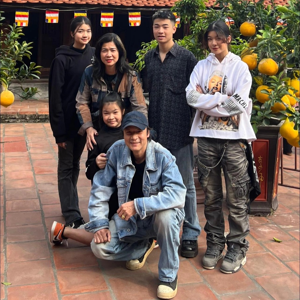 Gia đình hạnh phúc gần 3 thập kỷ của 2 sao nam nổi tiếng phim VTV - 2