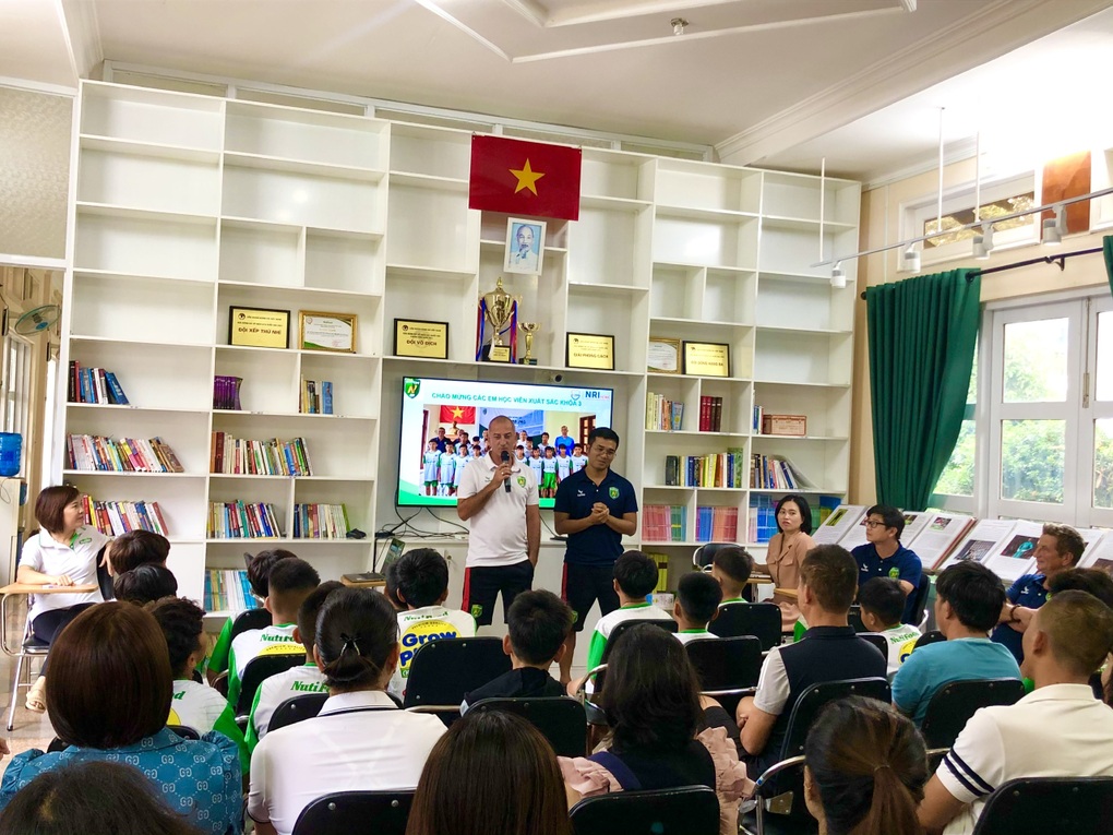 Cựu HLV U19 Việt Nam, ông Graechen Guillaume đào tạo thế hệ cầu thủ mới - 1 Cựu HLV U19 Việt Nam, ông Graechen Guillaume đào tạo thế hệ cầu thủ mới - 1