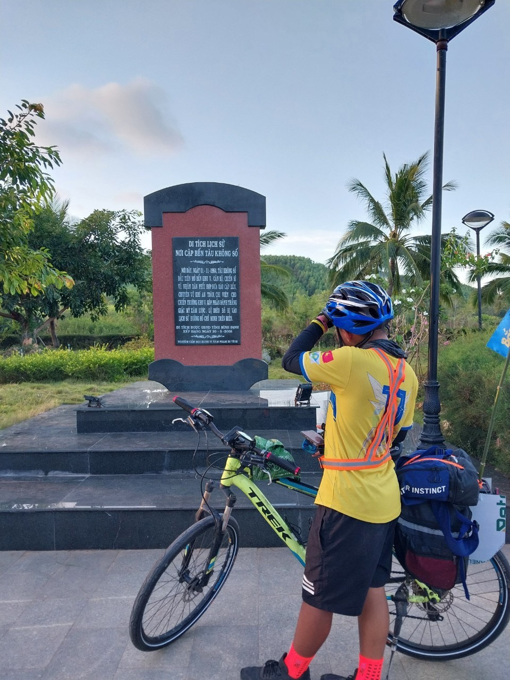 Cậu bé 13 tuổi đạp xe 1.200km, gây quỹ xây nhà vệ sinh cho trẻ vùng cao - 5