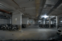 Bóng đèn bỗng dưng phát nổ dưới hầm chung cư ở Bình Dương