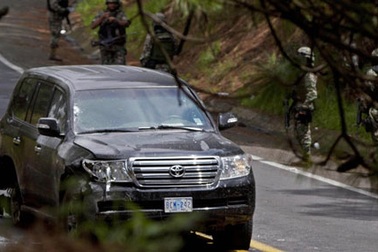 Cảnh sát Mexico bắn xe chính phủ Mỹ, 2 người bị thương