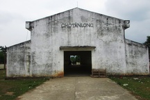 Nghệ An: Chợ tiền tỷ để làm sân chơi bóng!