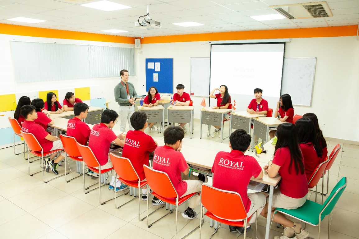 Môi trường giáo dục đạt chuẩn Cambridge tại Royal School có gì đặc biệt? - 3 Môi trường giáo dục đạt chuẩn Cambridge tại Royal School có gì đặc biệt? - 3