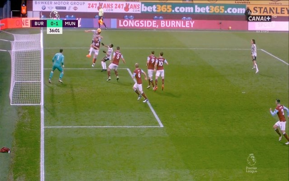 Tranh cãi lớn về việc Man Utd thoát thẻ đỏ và phạt đền - 1 Tranh cãi lớn về việc Man Utd thoát thẻ đỏ và phạt đền - 1