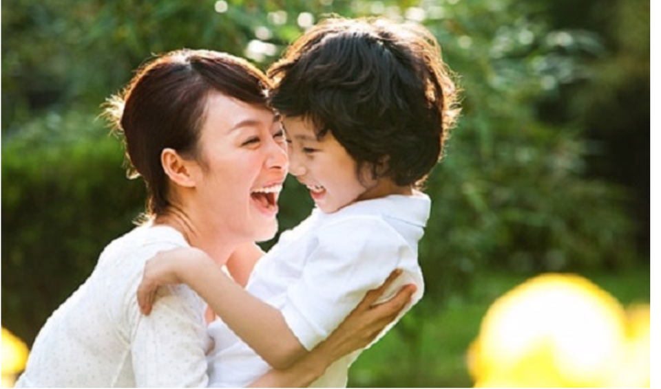 Người Nhật dạy con ngoan nhờ cái ôm 8 giây và 5 phút thủ thỉ - 3 Người Nhật dạy con ngoan nhờ cái ôm 8 giây và 5 phút thủ thỉ - 3
