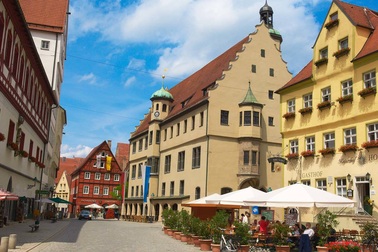 Thị trấn được dát bằng 72.000 tấn kim cương