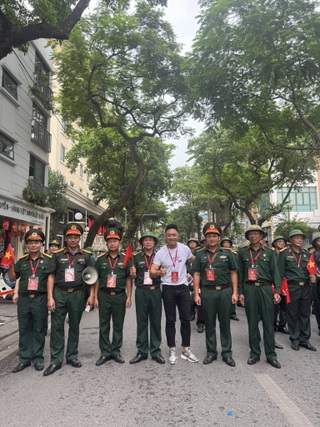 NSND Xuân Bắc đến thăm dàn nghệ sĩ hợp luyện ở Quảng trường Ba Đình - 13