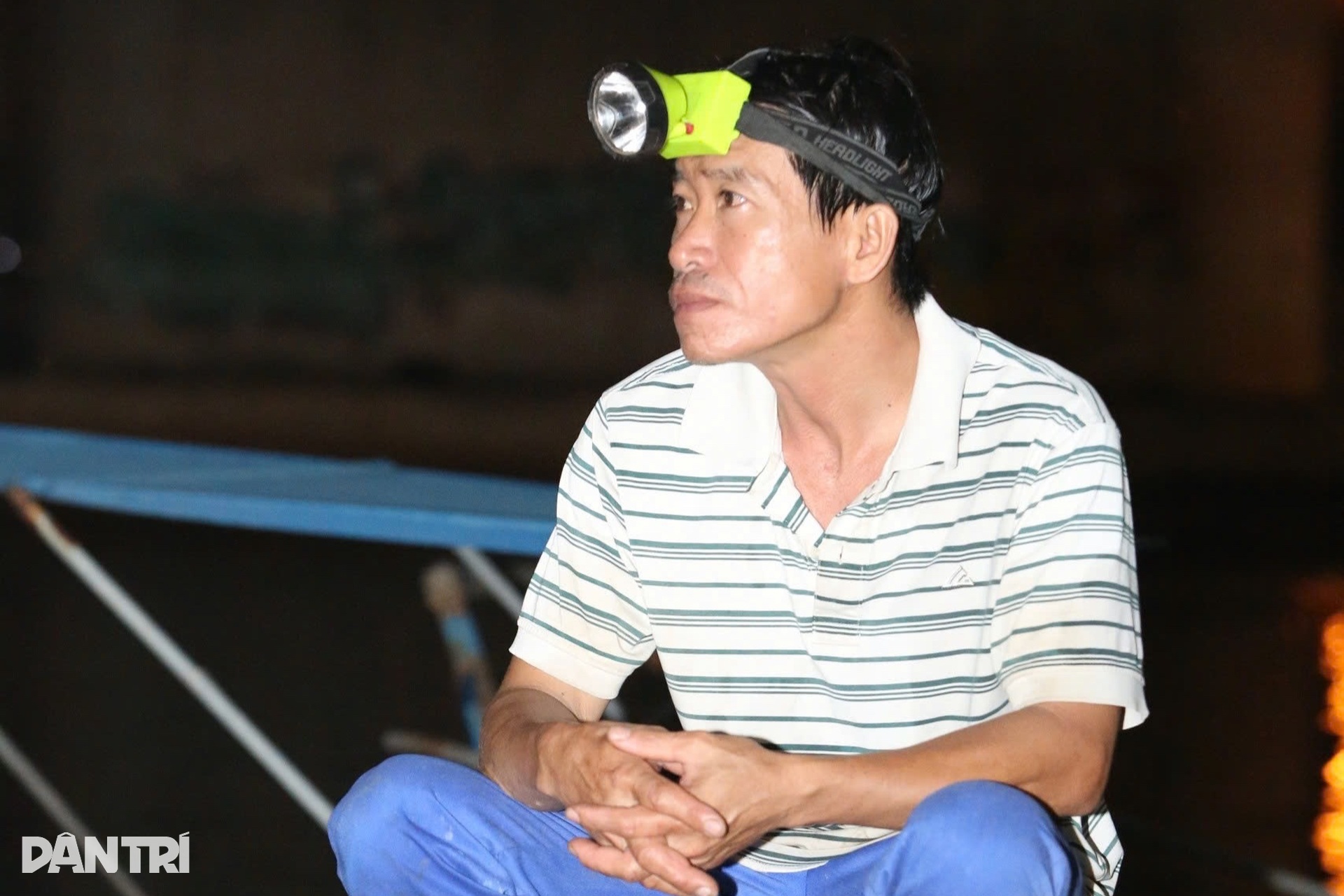 Nhóm thợ lặn trắng đêm dầm mình dưới sông trục vớt ô tô rơi cầu Đồng Nai - 10 Nhóm thợ lặn trắng đêm dầm mình dưới sông trục vớt ô tô rơi cầu Đồng Nai - 10