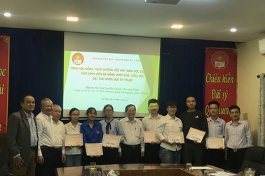 Đà Nẵng: Trao học bổng "Nuôi dưỡng ước mơ" cho học sinh, sinh viên