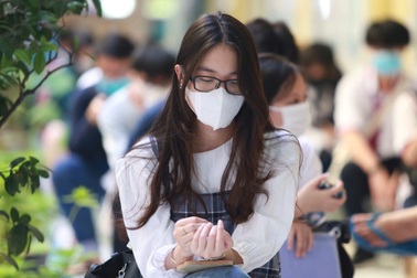 TPHCM giữ nguyên học phí, "quản" học phí online