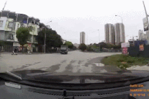 Tai nạn liên hoàn vì không giảm tốc độ khi qua ngã tư